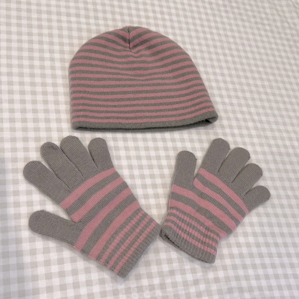💖Pink & Gray Striped Beanie and gloves set.